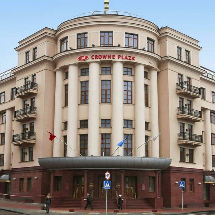 Трансфер Отель Crowne Plaza - Аэропорт Минск